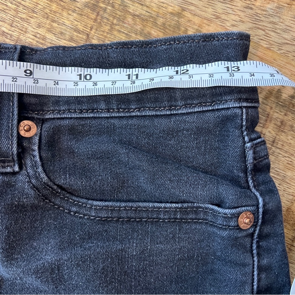 LEVI’S high rise jean shorts washed black - Picture 4 of 5